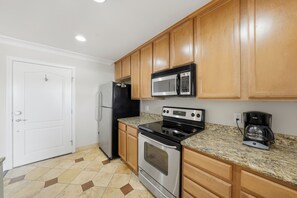 Private kitchen - Condo in North Pacific Beach With Ocean Views (San Diego)