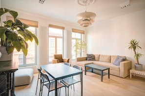 Apartment | Dining - Charming Bright Stone Lodge (Antwerp)