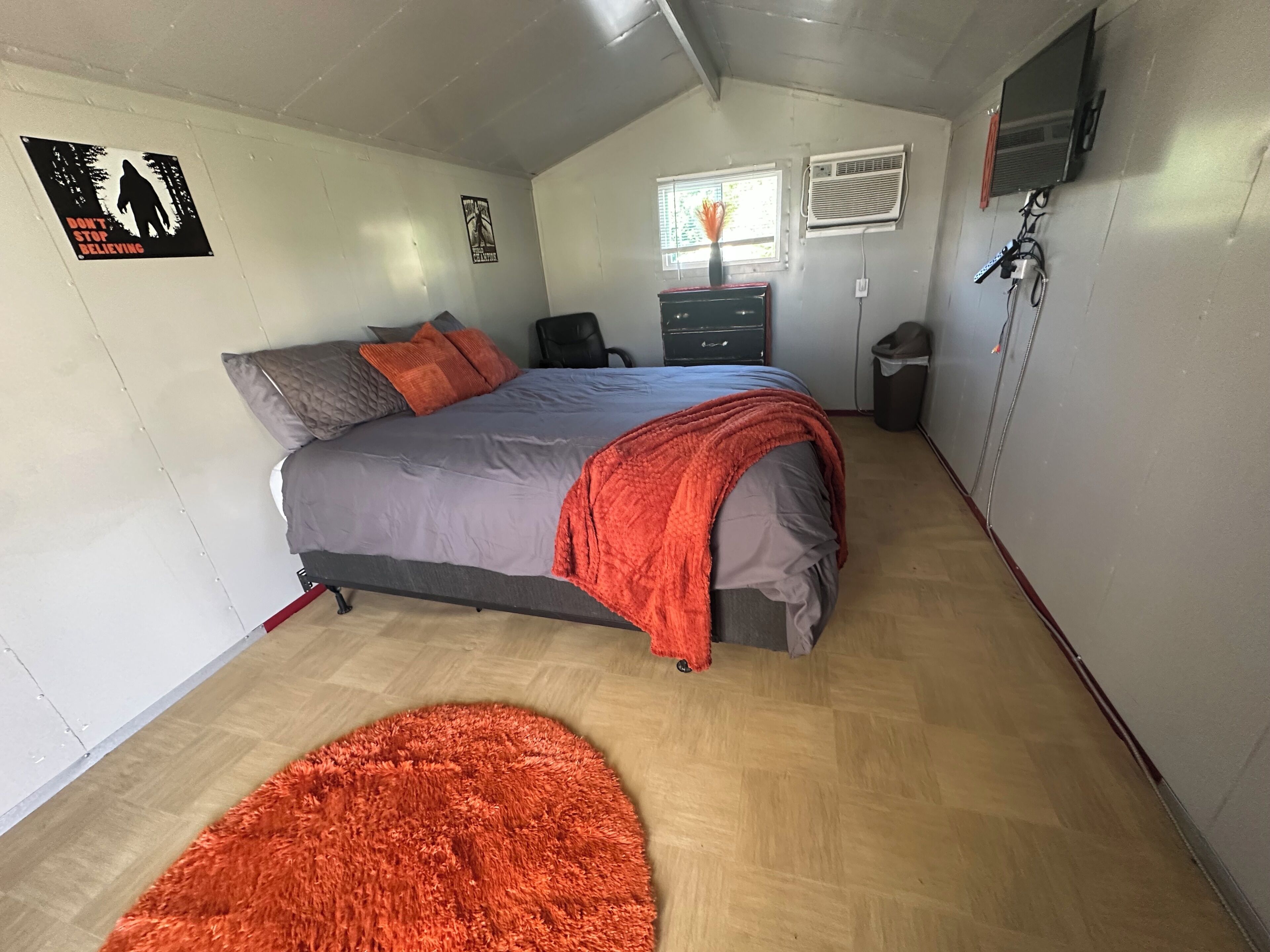 WiFi, bed sheets