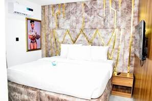 Phòng Deluxe, ban công, quang cảnh thành phố | Bàn, khu vực làm việc phù hợp cho laptop, màn/rèm cản sáng 