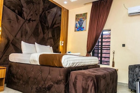 Deluxe Room, Balcony, City View. Keneuro Hotel & Suites