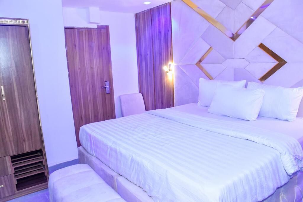 Habitación Deluxe, balcón, vistas a la ciudad | Escritorio, espacio para trabajar con un portátil, cortinas opacas