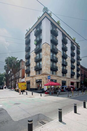 Exterior - Elegant Historic 2BR with Quiet Patio Walk to Zocalo (Mexico City)