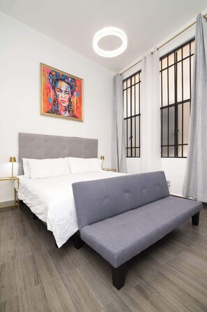 WiFi - Elegant Historic 2BR with Quiet Patio Walk to Zocalo (Mexico City)