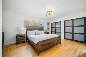 Desk, iron/ironing board, travel cot, WiFi - Dana Point Lantern District Retreat- Beach Close!! (Dana Point)