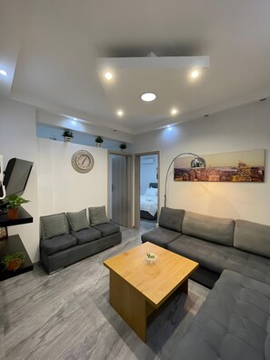 Interior - Vicky’s City Center Apartment with Large Terrace, Thessaloniki (Thessaloniki)