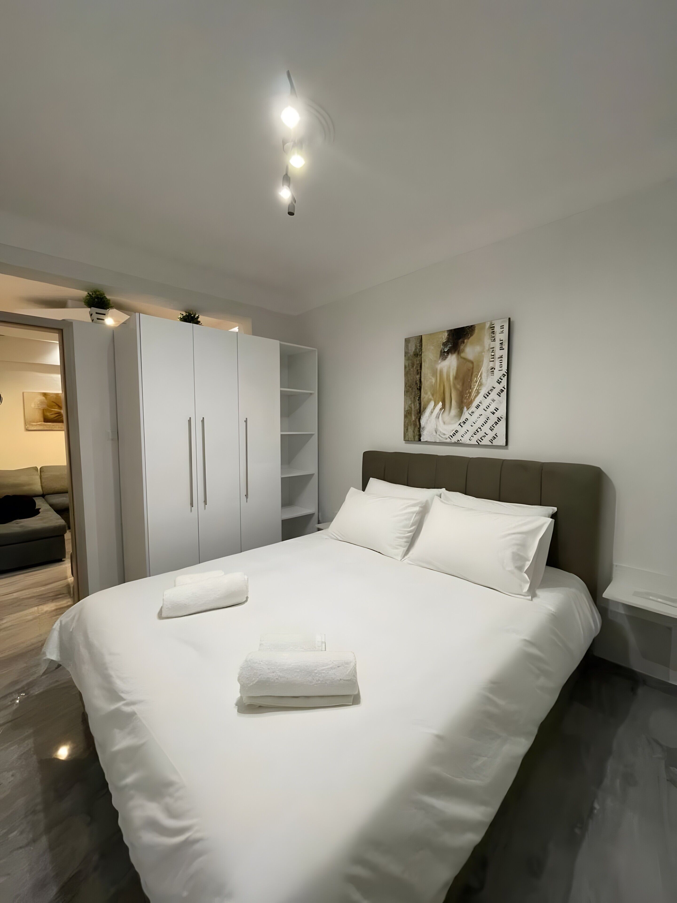 WiFi, bed sheets