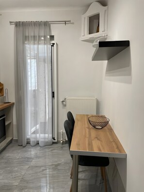 Dining - Vicky’s City Center Apartment with Large Terrace, Thessaloniki (Thessaloniki)