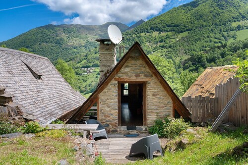 Chalet La Grange d'Arlette with Mountain View