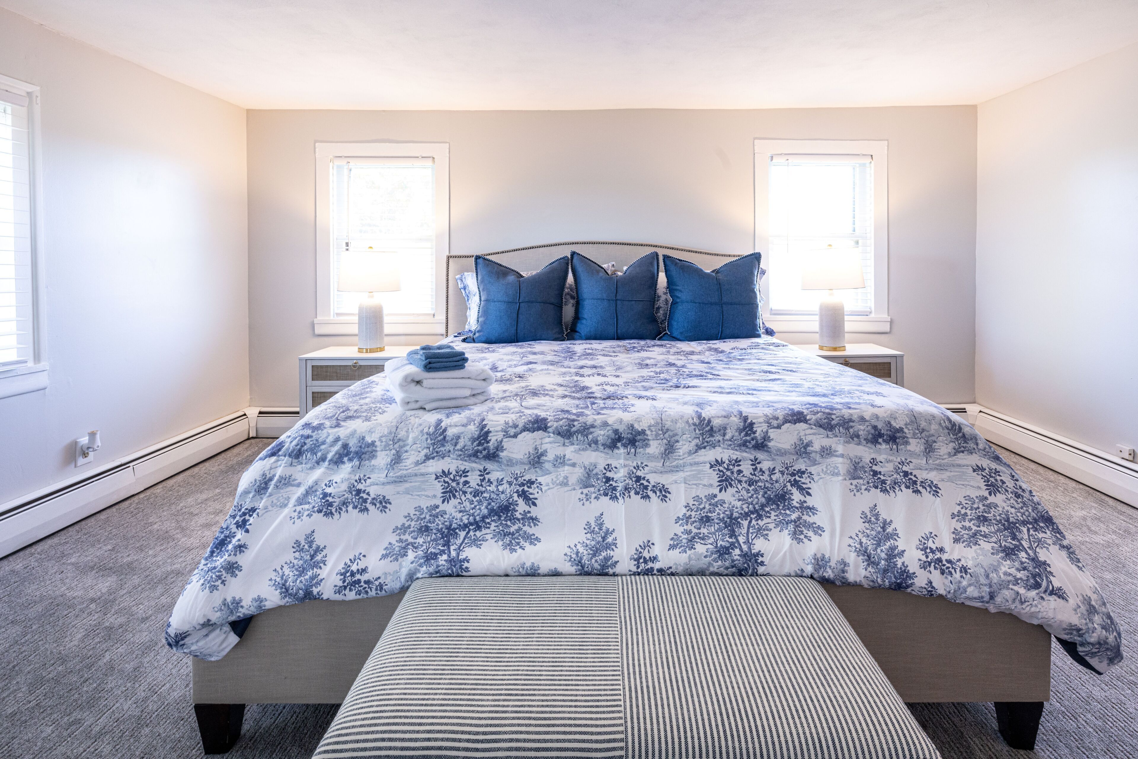 4 bedrooms, iron/ironing board, WiFi, bed sheets