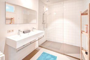 Apartment | Bathroom - Family Retreat With Balcony in Meir (Antwerp)