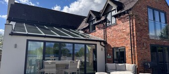 Cheshire escape. Golf course location. Hot Tub. 4 Ensuite bathrooms. sleeps 10.