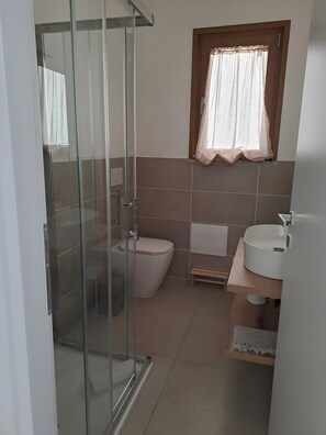 Bathroom - Apartment 'Sa Concia 3' with Balcony, Wi-Fi and Air Conditioning (Teulada)