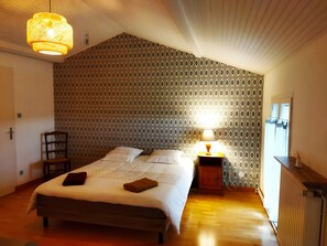 WiFi, bed sheets