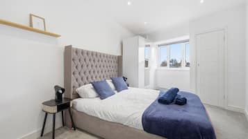 Iron/ironing board, Internet, bed sheets