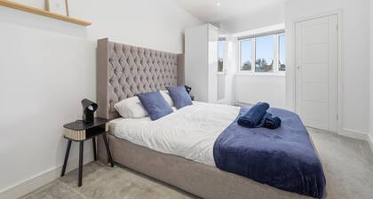 Sleeps 4 | Central | 16 Mins to London