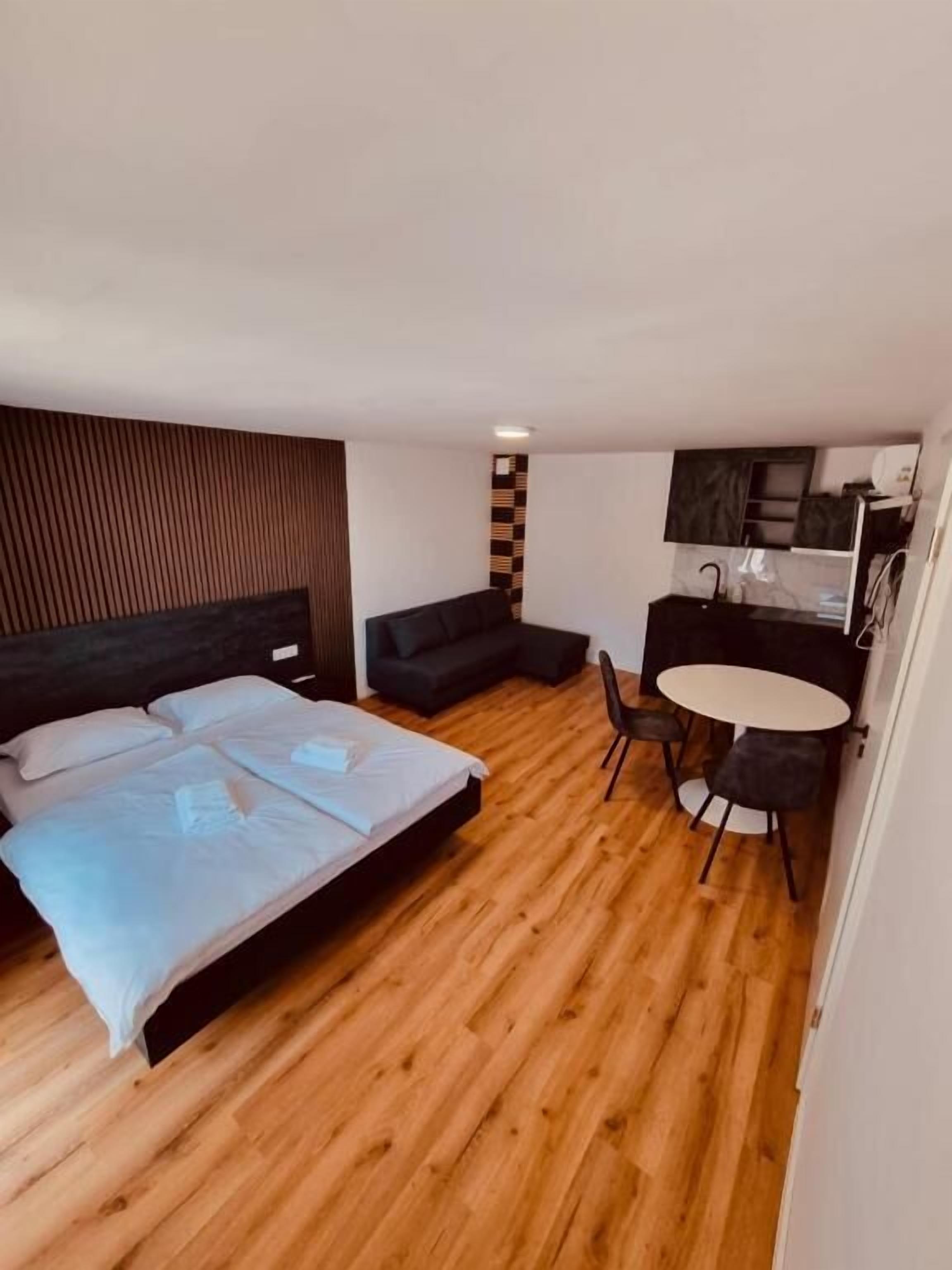 Departamento, balcón, vista a la montaña | Insonorización, tabla de planchar con plancha y wifi gratis 