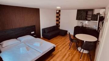 PJ Family Apartment | Soundproofing, iron/ironing board, free WiFi