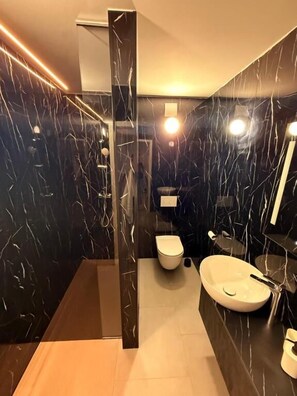 Villa, 2 habitaciones, balcón, vista a la montaña | Baño