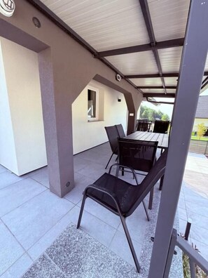 Villa, 3 Schlafzimmer, Balkon, Bergblick | Speisen im Freien