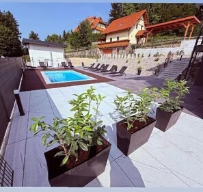 Außenpool (je nach Saison geöffnet)