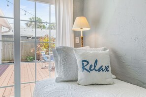 Free WiFi, bed sheets - 🏖️ Twenty Palms | Steps to New Smyrna Beach | Pet Friendly & RV Welcome (New Smyrna Beach)