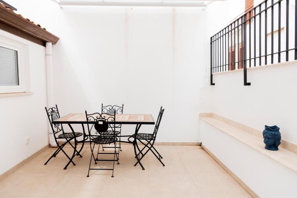 Deluxe Apartment, Mountain View | Outdoor dining