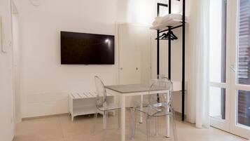 Comfort Apartment, Balcony | Dining