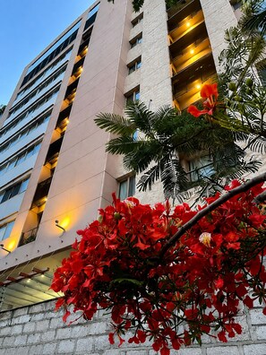 Exterior - 15minutes Away From The Airport! Cozy 2Bedroom  apartment in Accra Osu Oxford St (Accra)