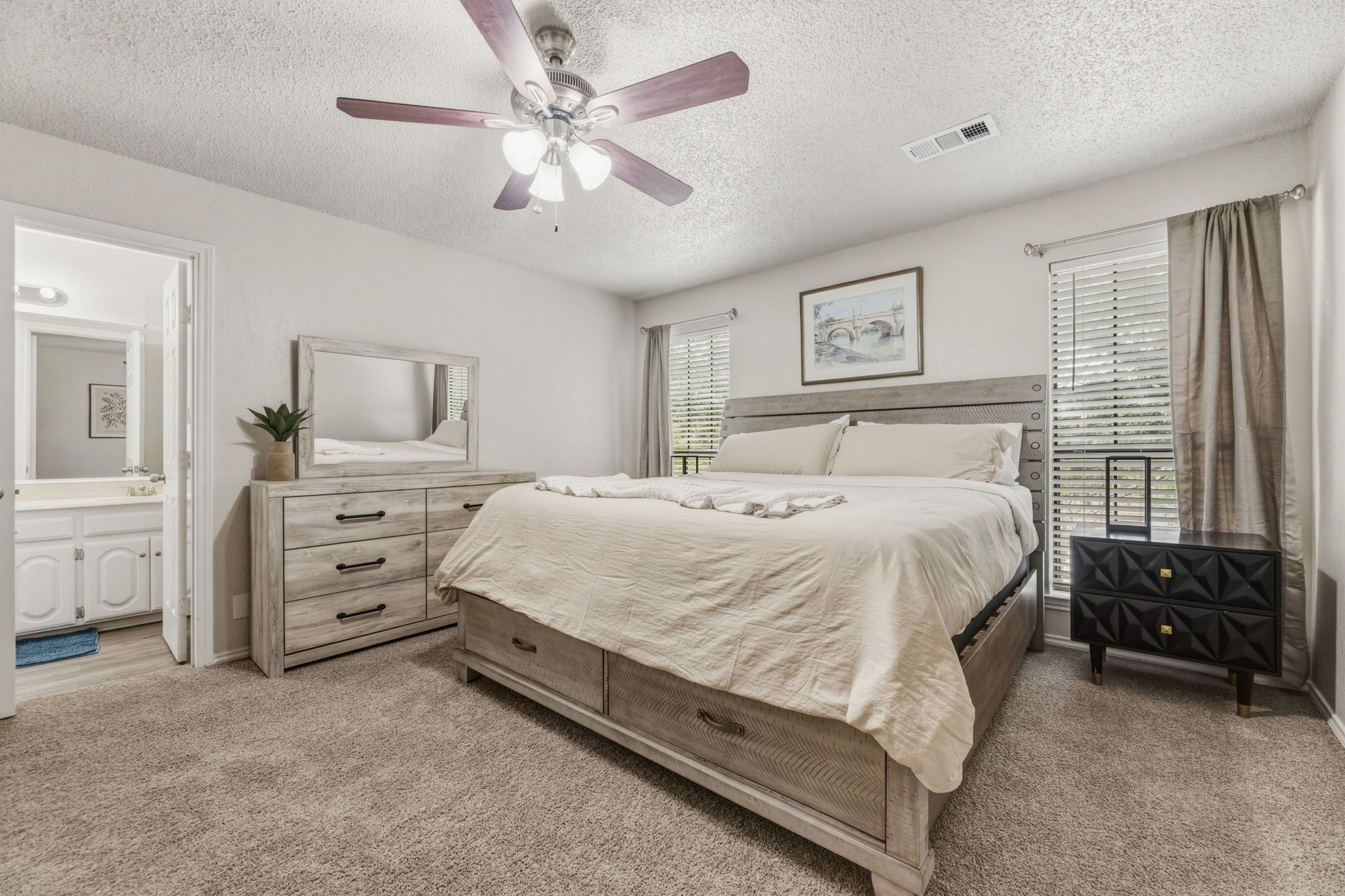 Iron/ironing board, Internet, bed sheets