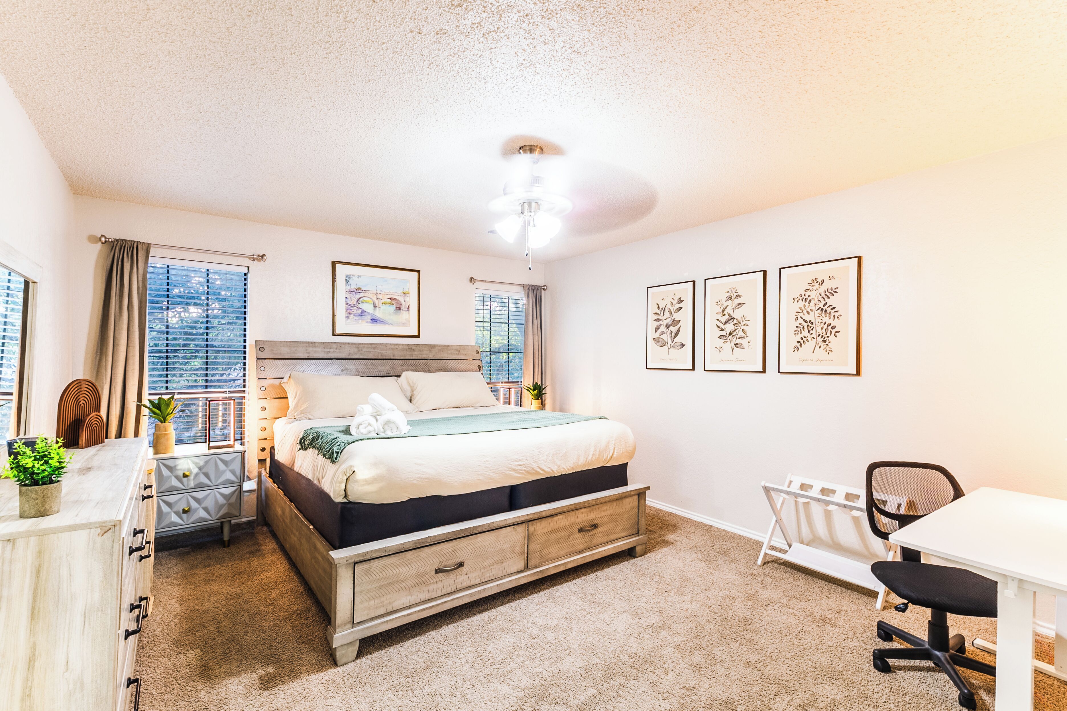 3 bedrooms, iron/ironing board, internet, bed sheets