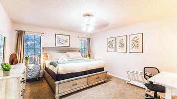 3 bedrooms, iron/ironing board, internet, bed sheets