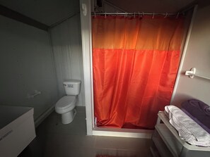 Dusche, Handtücher, Toilettenpapier