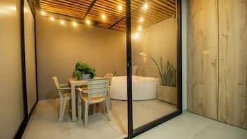 Estudio, vista al jardín | Interior