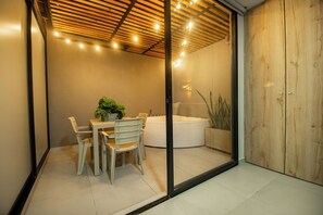 Studio, Garden View | Interior