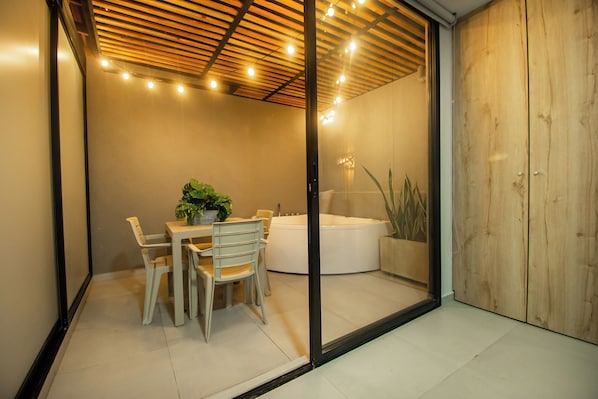 Estudio, vista al jardín | Interior