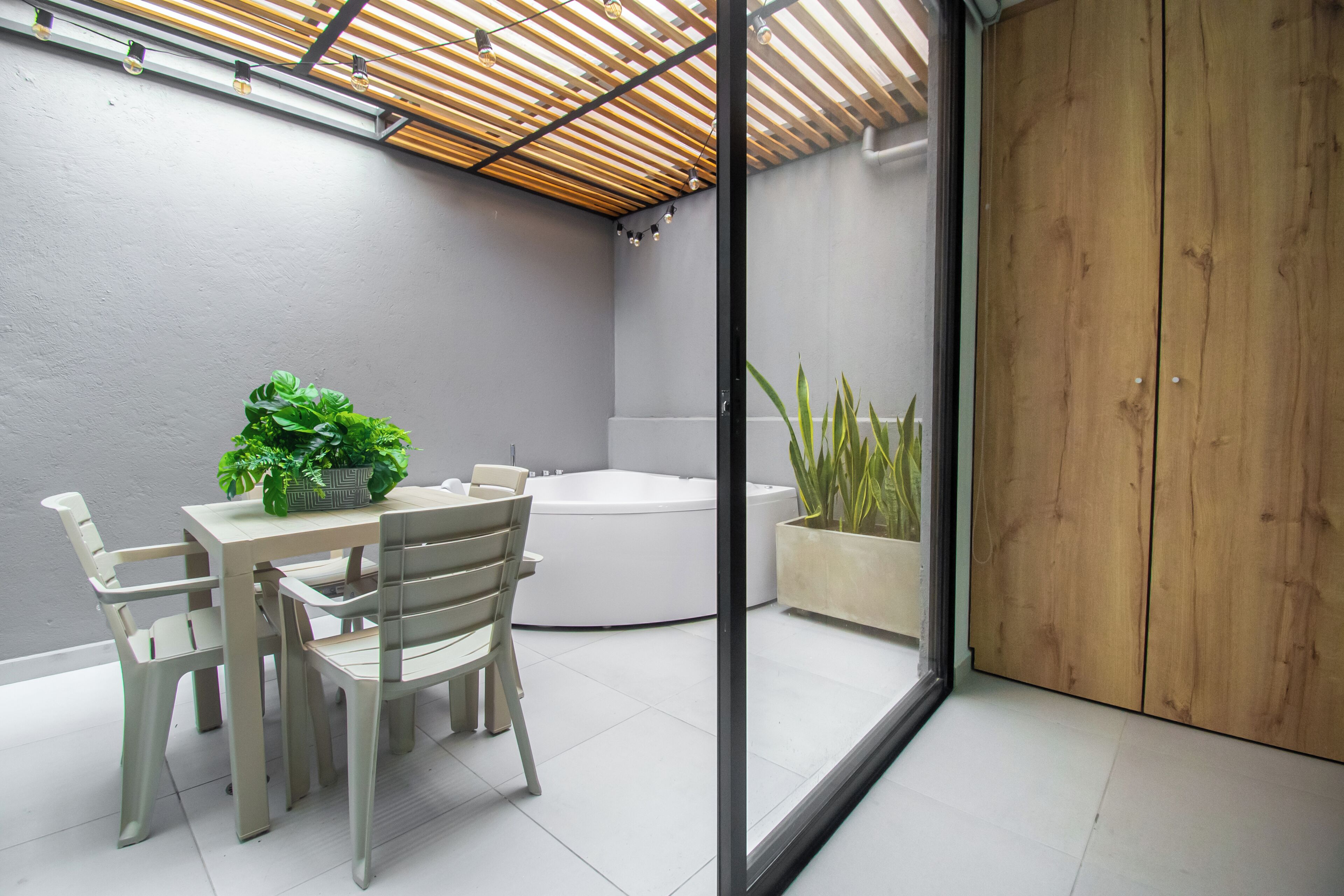 Estudio, vista al jardín | Interior