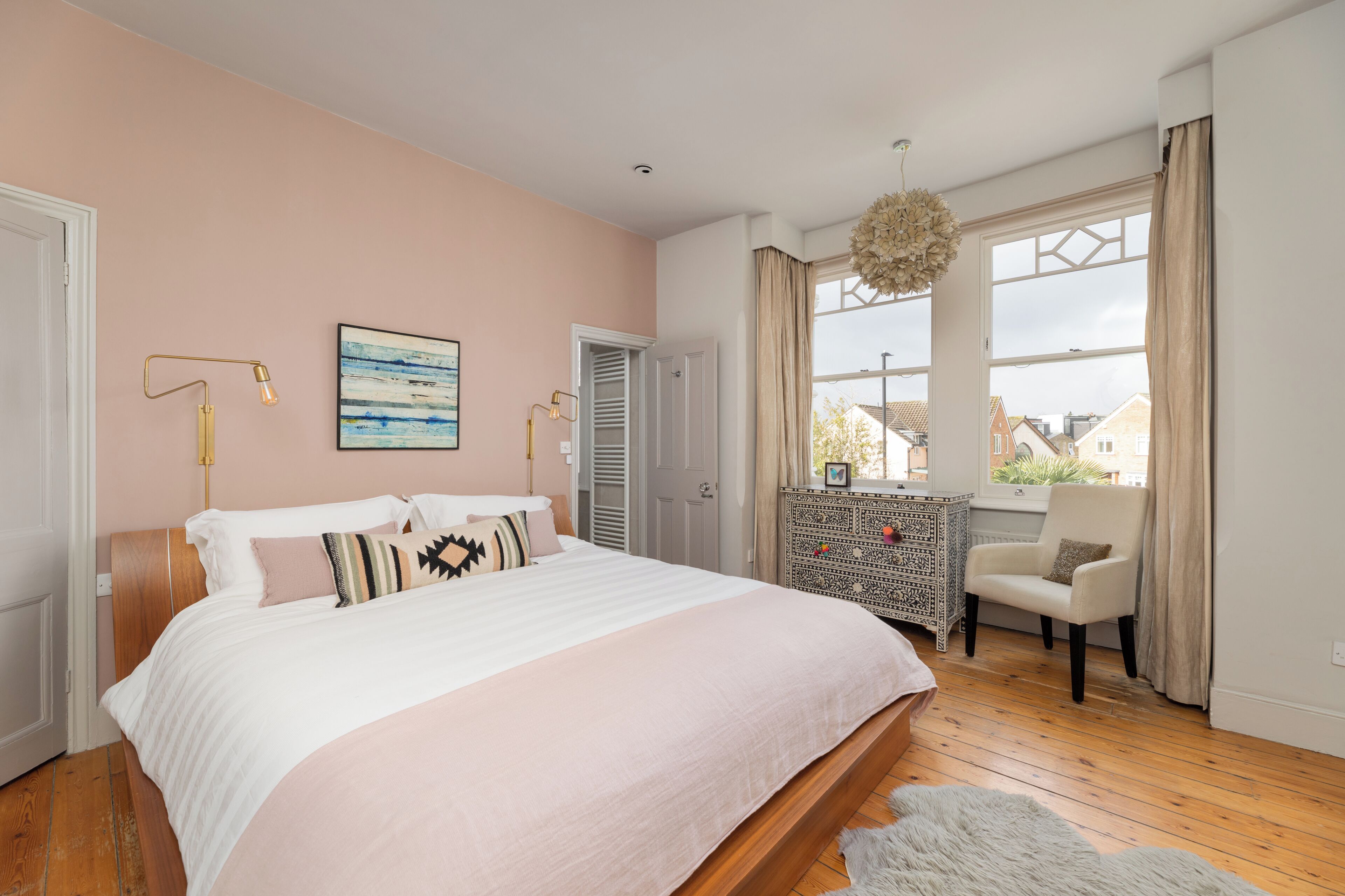 4 bedrooms, desk, iron/ironing board, travel cot