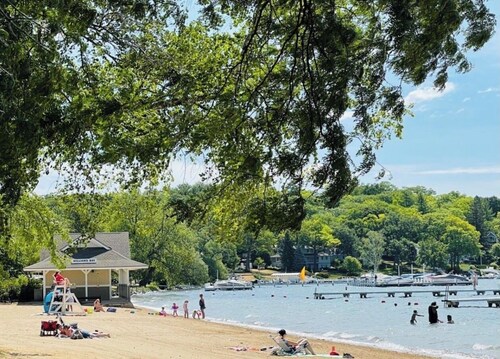 Lake House Retreat-Ideal Location! Only Steps to Lake, Pier 290 & Gage Marine 😎👍