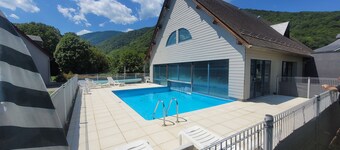 Les Berges de la Neste – Cozy Apartment in Arreau, Heated Pool & Sauna
