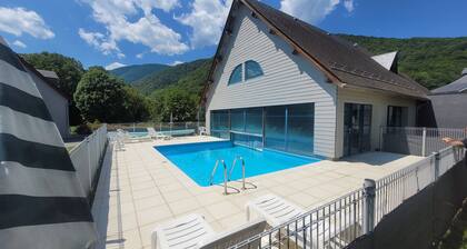 Les Berges de la Neste – Cozy Apartment in Arreau, Heated Pool & Sauna