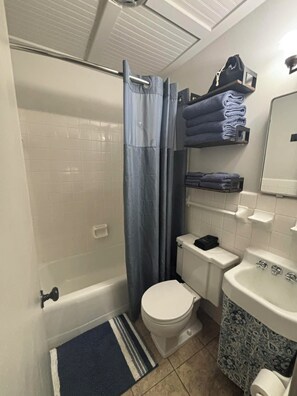 Hair dryer, towels, soap, toilet paper - Baker House Southern Comfort & Wide-Open Space (Greenville)