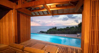 Luxury five-bedroom house by Oilslick and Area9 Mastery Diving Research Center