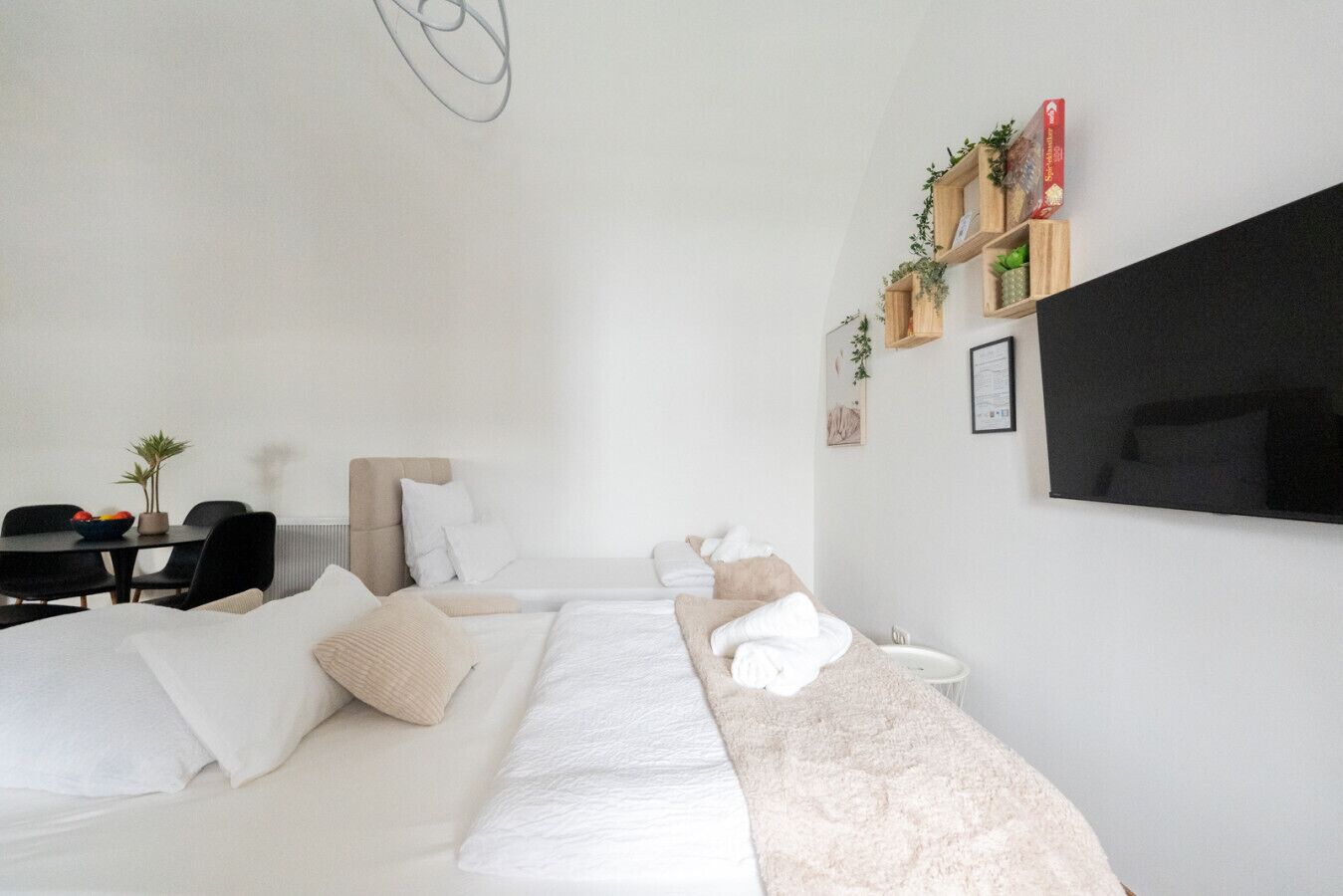 Iron/ironing board, travel cot, WiFi, bed sheets
