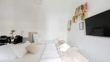 Iron/ironing board, travel cot, WiFi, bed sheets