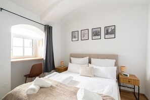 Iron/ironing board, travel crib, WiFi, bed sheets