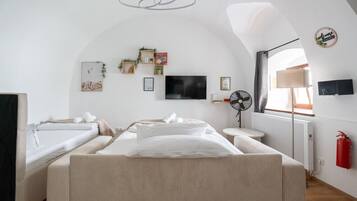 Bügeleisen/Bügelbrett, Reisekinderbett, WLAN, Bettwäsche