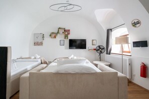 Bügeleisen/Bügelbrett, Reisekinderbett, WLAN, Bettwäsche