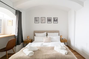 Iron/ironing board, travel cot, WiFi, bed sheets