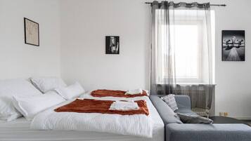 Iron/ironing board, travel cot, WiFi, bed sheets